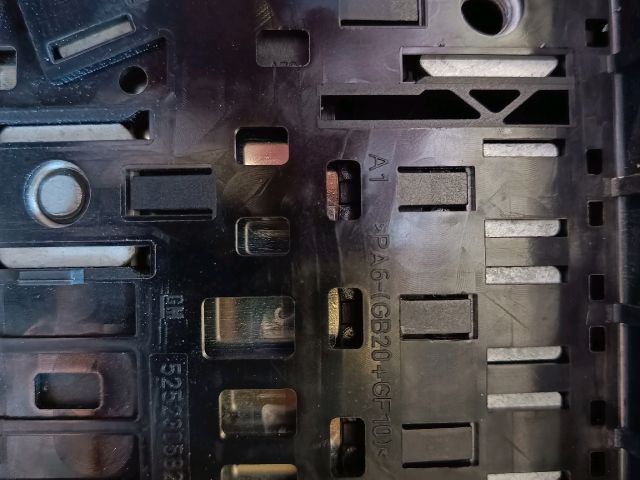 bontott OPEL ADAM Akkumulátor Fedél