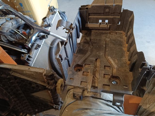 bontott OPEL ADAM Akkumulátor Tartó