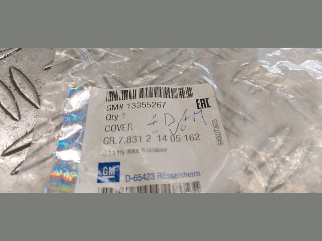 bontott OPEL ADAM Első Vonószem Burkolat