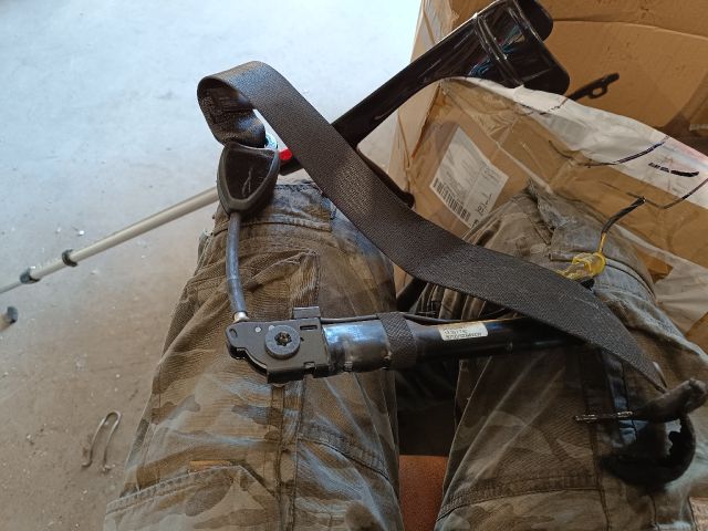 bontott OPEL ADAM Hátsó középső Biztonsági Öv Csat