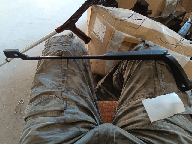 bontott OPEL ADAM Jobb első Ablaktörlő Kar