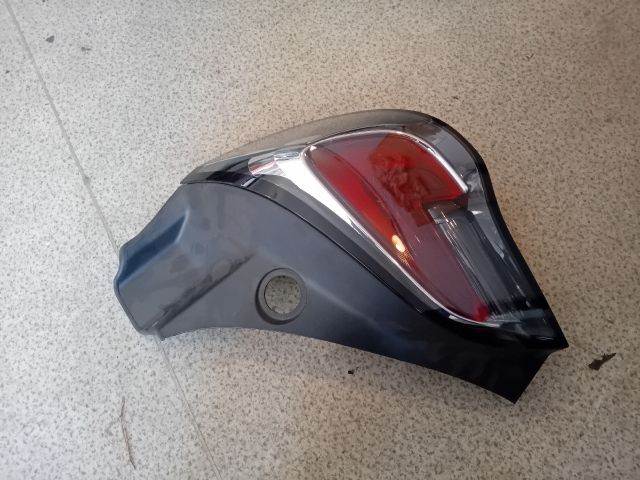 bontott OPEL ADAM Jobb Hátsó Lámpa