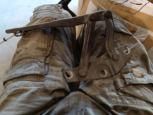 bontott OPEL ADAM Motorháztető Jobb Zsanér