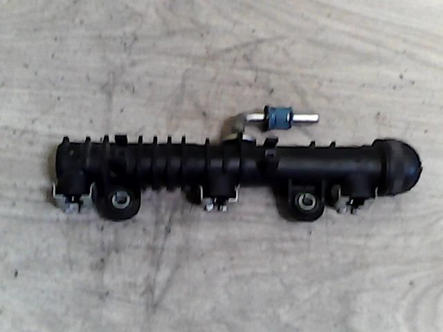 bontott OPEL AGILA Porlasztó Sor / Híd