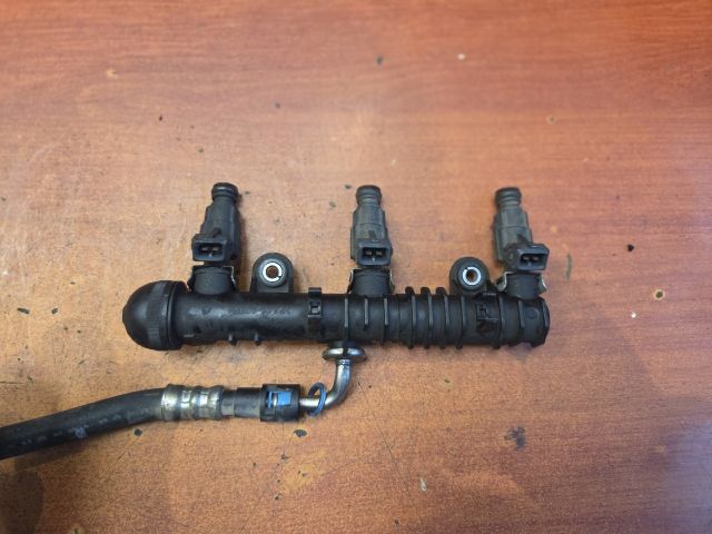 bontott OPEL AGILA Porlasztó Sor / Híd