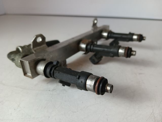 bontott OPEL AGILA Porlasztó Sor / Híd