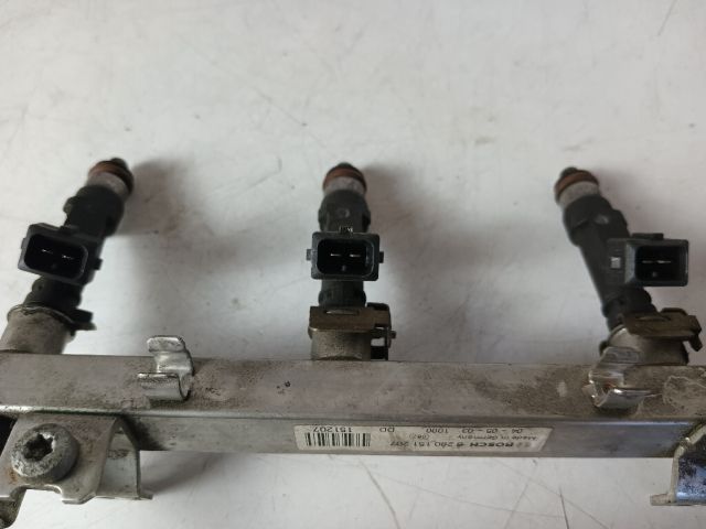 bontott OPEL AGILA Porlasztó Sor / Híd