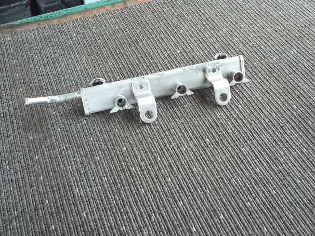 bontott OPEL AGILA Porlasztó Sor / Híd