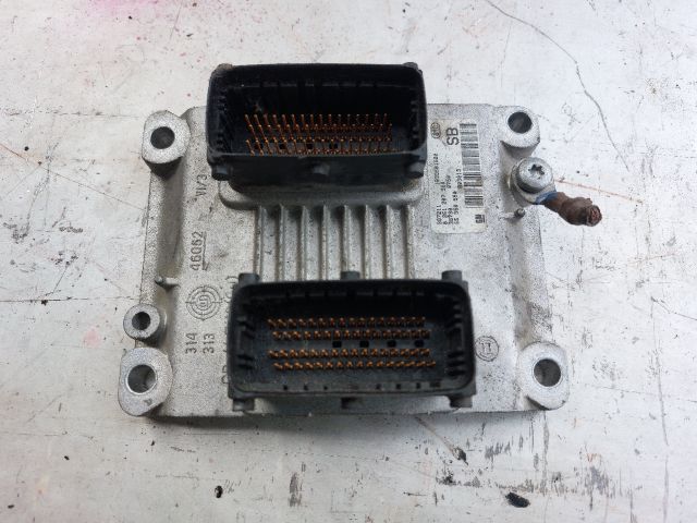 bontott OPEL AGILA Motorvezérlő