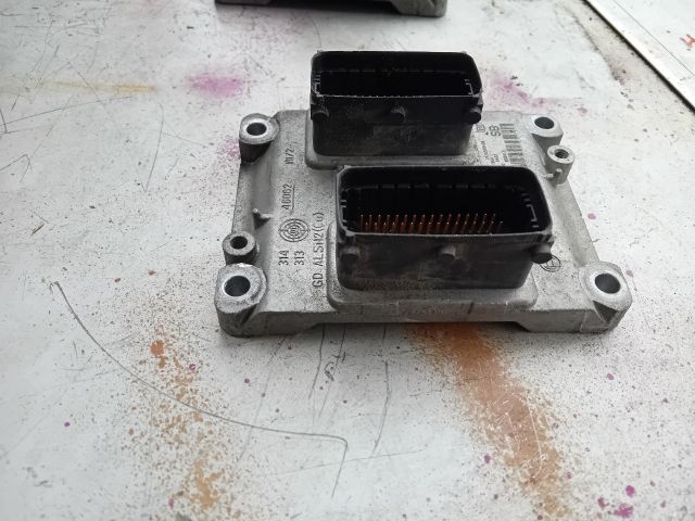 bontott OPEL AGILA Motorvezérlő