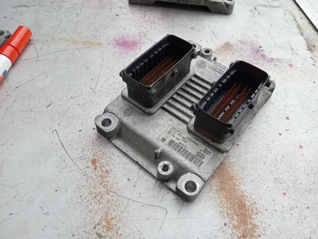 bontott OPEL AGILA Motorvezérlő