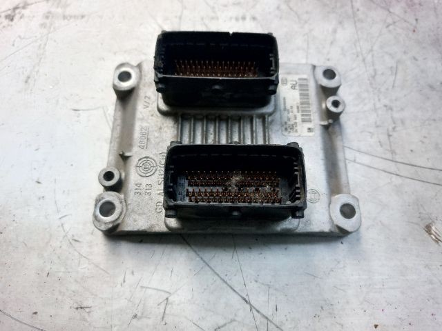 bontott OPEL AGILA Motorvezérlő