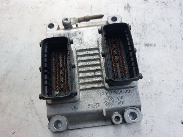 bontott OPEL AGILA Motorvezérlő