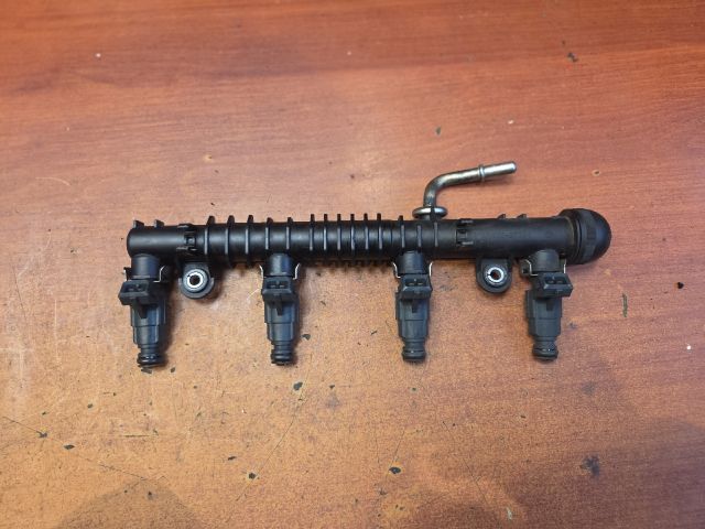 bontott OPEL AGILA Porlasztó Sor / Híd