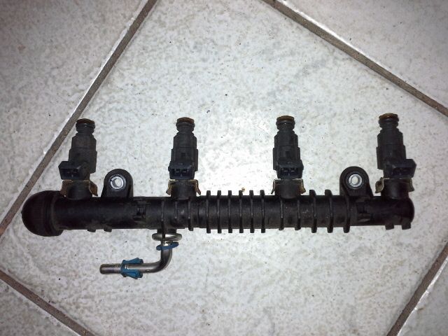 bontott OPEL AGILA Porlasztó Sor / Híd