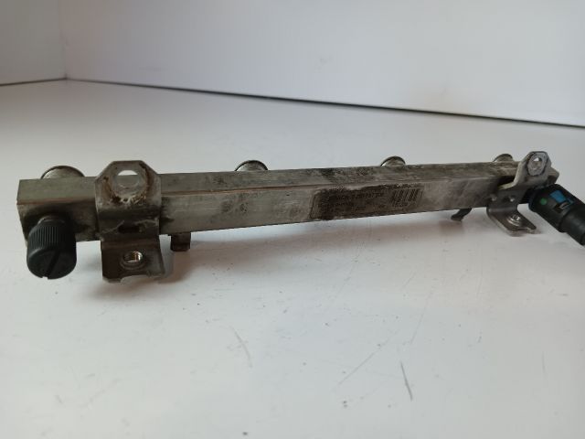 bontott OPEL AGILA Porlasztó Sor / Híd