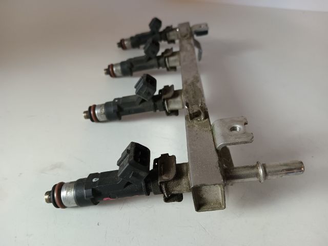 bontott OPEL AGILA Porlasztó Sor / Híd