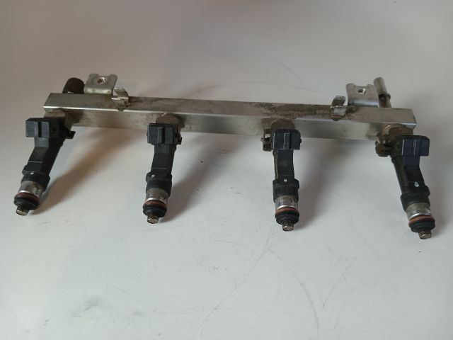 bontott OPEL AGILA Porlasztó Sor / Híd