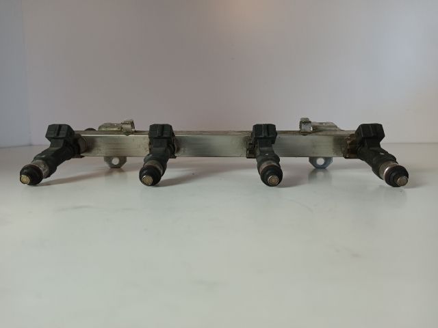 bontott OPEL AGILA Porlasztó Sor / Híd