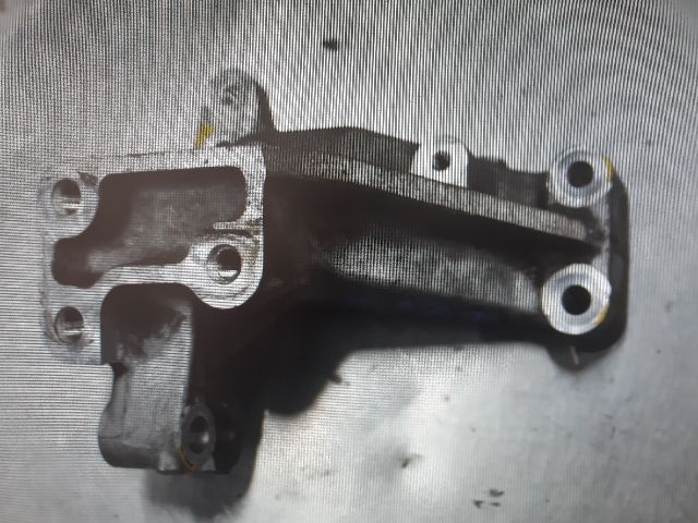 bontott OPEL AGILA Motor Tartó Bak (Fém)