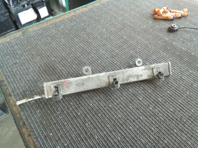 bontott OPEL AGILA Porlasztó Sor / Híd