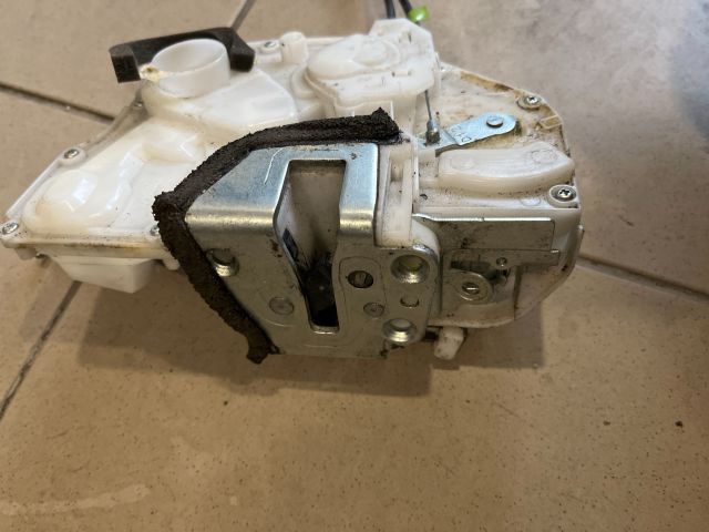 bontott OPEL AGILA Bal első Ajtózár