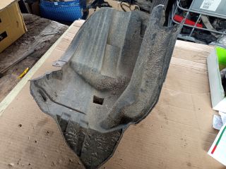 bontott OPEL AGILA Bal hátsó Hátsó Dobbetét (Kerékjárati, Műanyag)