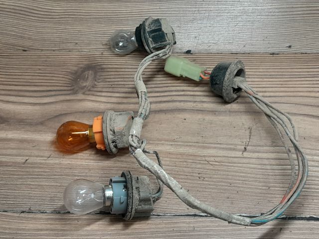 bontott OPEL AGILA Bal Hátsó Lámpa Foglalat