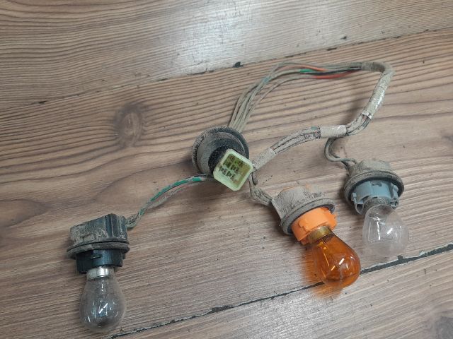 bontott OPEL AGILA Bal Hátsó Lámpa Foglalat