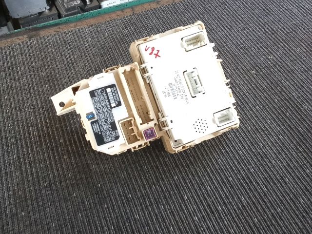 bontott OPEL AGILA Biztosítéktábla Utastér