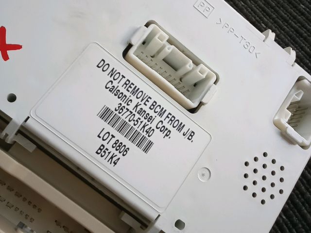 bontott OPEL AGILA Biztosítéktábla Utastér