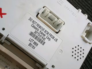 bontott OPEL AGILA Biztosítéktábla Utastér