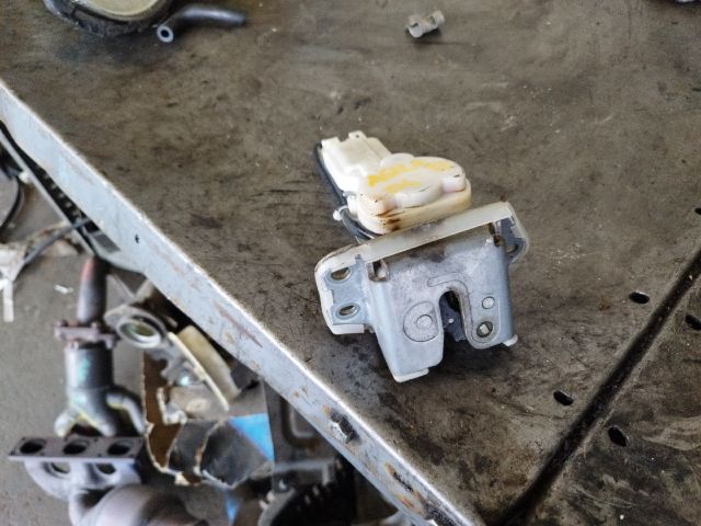 bontott OPEL AGILA Csomagtérajtó Zárszerkezet