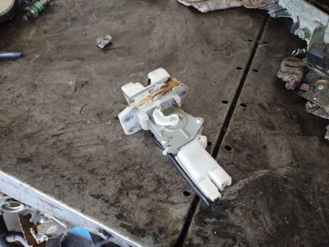 bontott OPEL AGILA Csomagtérajtó Zárszerkezet