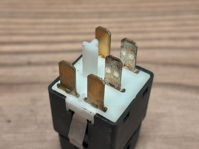 bontott OPEL AGILA Hátsó Ködzárófény Kapcsoló