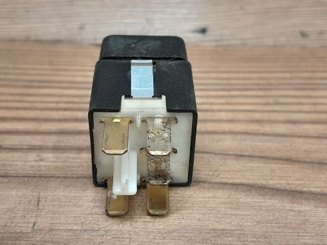 bontott OPEL AGILA Hátsó Ködzárófény Kapcsoló