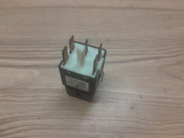 bontott OPEL AGILA Hátsó Ködzárófény Kapcsoló