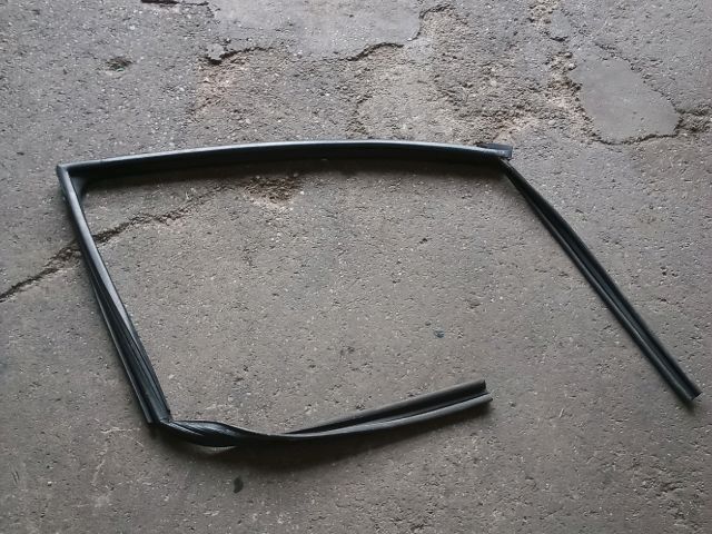 bontott OPEL AGILA Jobb első Ablakvezető Gumi