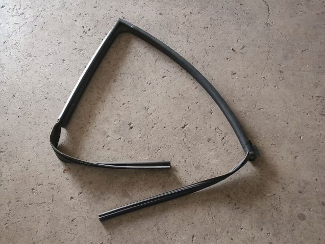 bontott OPEL AGILA Jobb első Ablakvezető Gumi