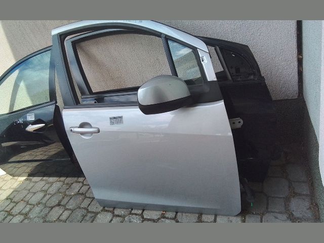 bontott OPEL AGILA Jobb első Ajtó (Részeivel)