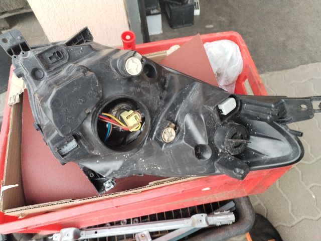 bontott OPEL AGILA Jobb Fényszóró