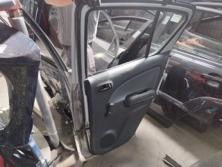 bontott OPEL AGILA Jobb hátsó Ajtó (Részeivel)