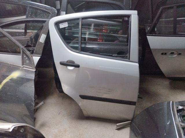 bontott OPEL AGILA Jobb hátsó Ajtó (Részeivel)