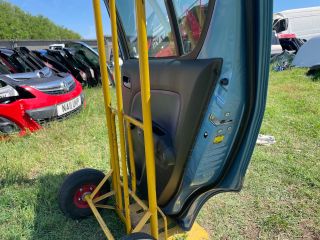 bontott OPEL AGILA Jobb hátsó Ajtó (Részeivel)