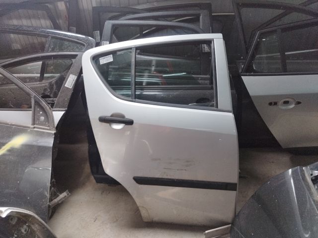 bontott OPEL AGILA Jobb hátsó Ajtó (Részeivel)