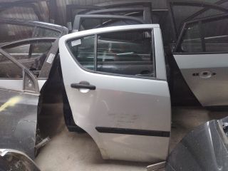bontott OPEL AGILA Jobb hátsó Ajtó (Részeivel)