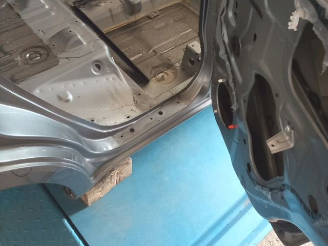 bontott OPEL AGILA Jobb Küszöb