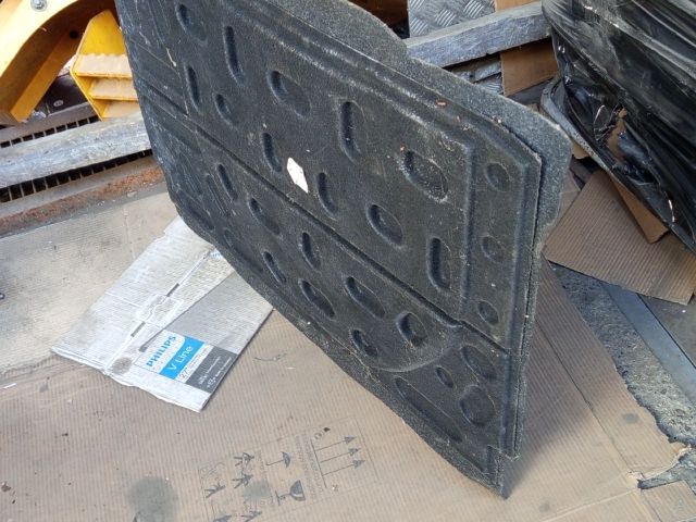 bontott OPEL AGILA Pótkerék Takaró