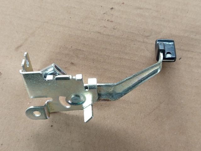 bontott OPEL AGILA Tankajtó Nyitó Kar / Gomb