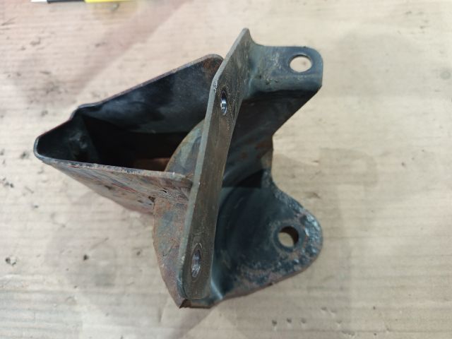 bontott OPEL AGILA Tartó Bak